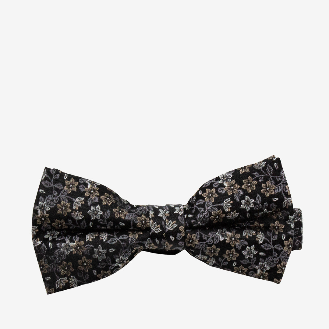 Seven East Kliplev Bowtie färdigknuten fluga i Black tillverkad i 100% siden.