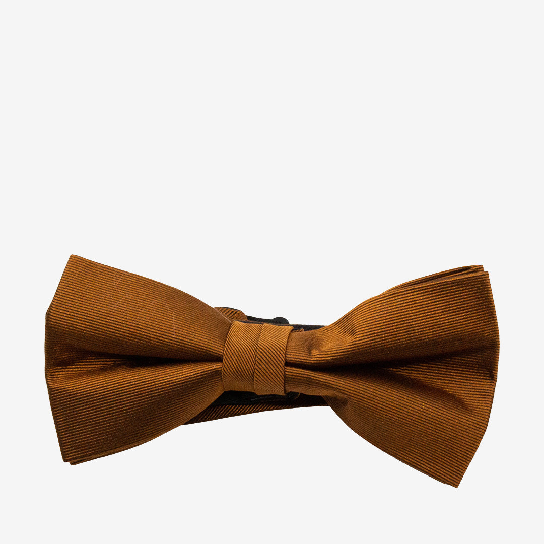 Seven East Sommersted Bowtie färdigknuten fluga i Rust tillverkad i 100% siden.