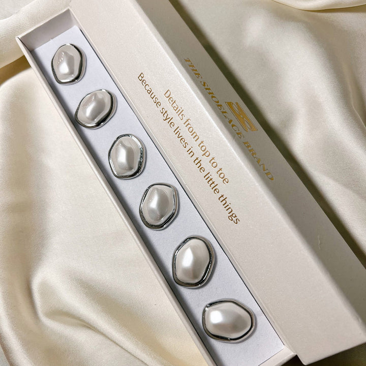 The Shoelace Brand Andrea asymmetric pearl button charm gold dam