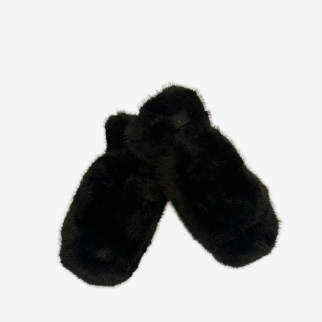 Salt pälsvantar Black, svarta vantar med mjuk och fluffig pälsliknande struktur.
