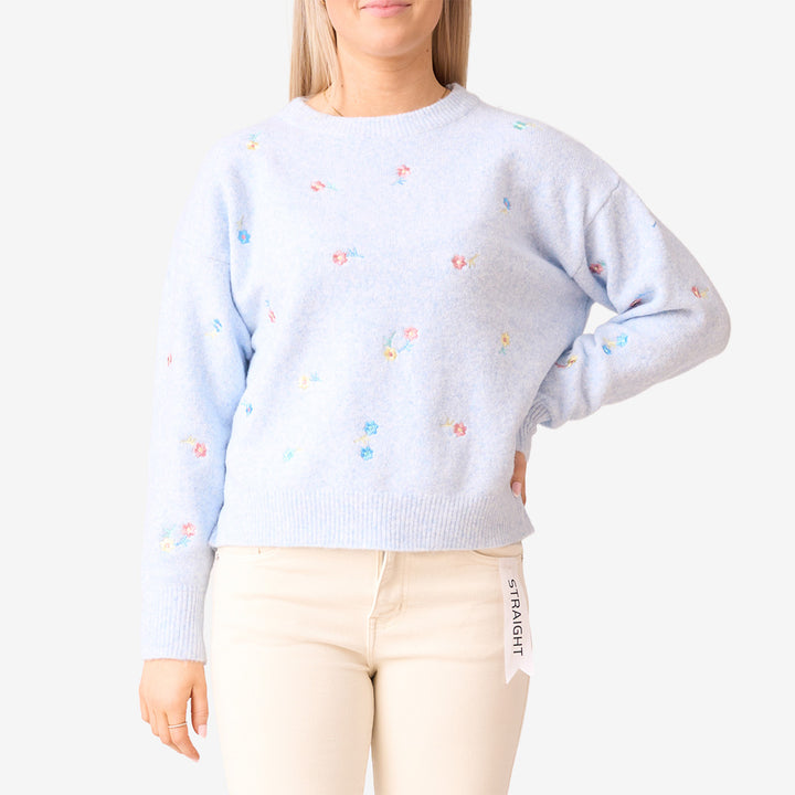 HA4433 stickad tröja Light Blue med blommönster