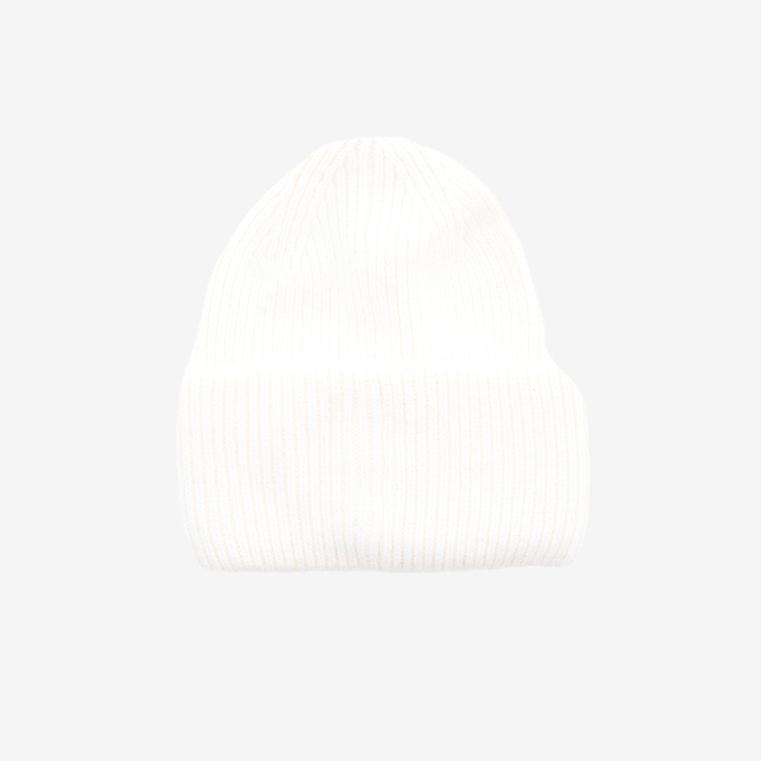 Vit mössa HB7400-2 i mjuk garnblandning med angora och ull