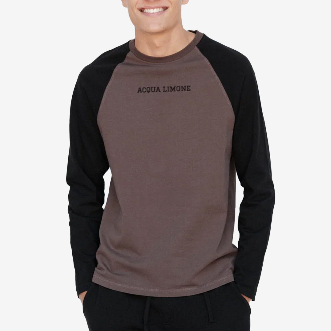 Långärmad Nut t-shirt med svart tryck och AL1979 brodyr i frotté från Acqua Limone