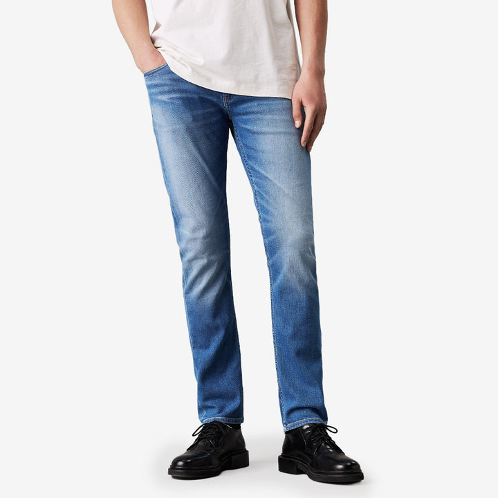 Calvin Klein Slim 1A4 Denimbyxa i medium tvätt med slim passform