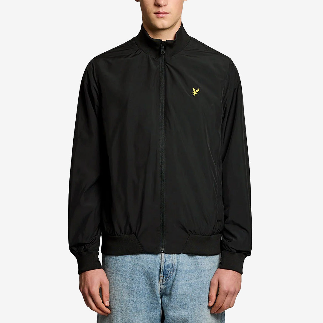 Svart funnel neck shelljacka med zip och broderad logga modell JK2412V