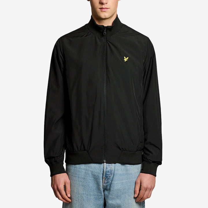 Svart funnel neck shelljacka med zip och broderad logga modell JK2412V