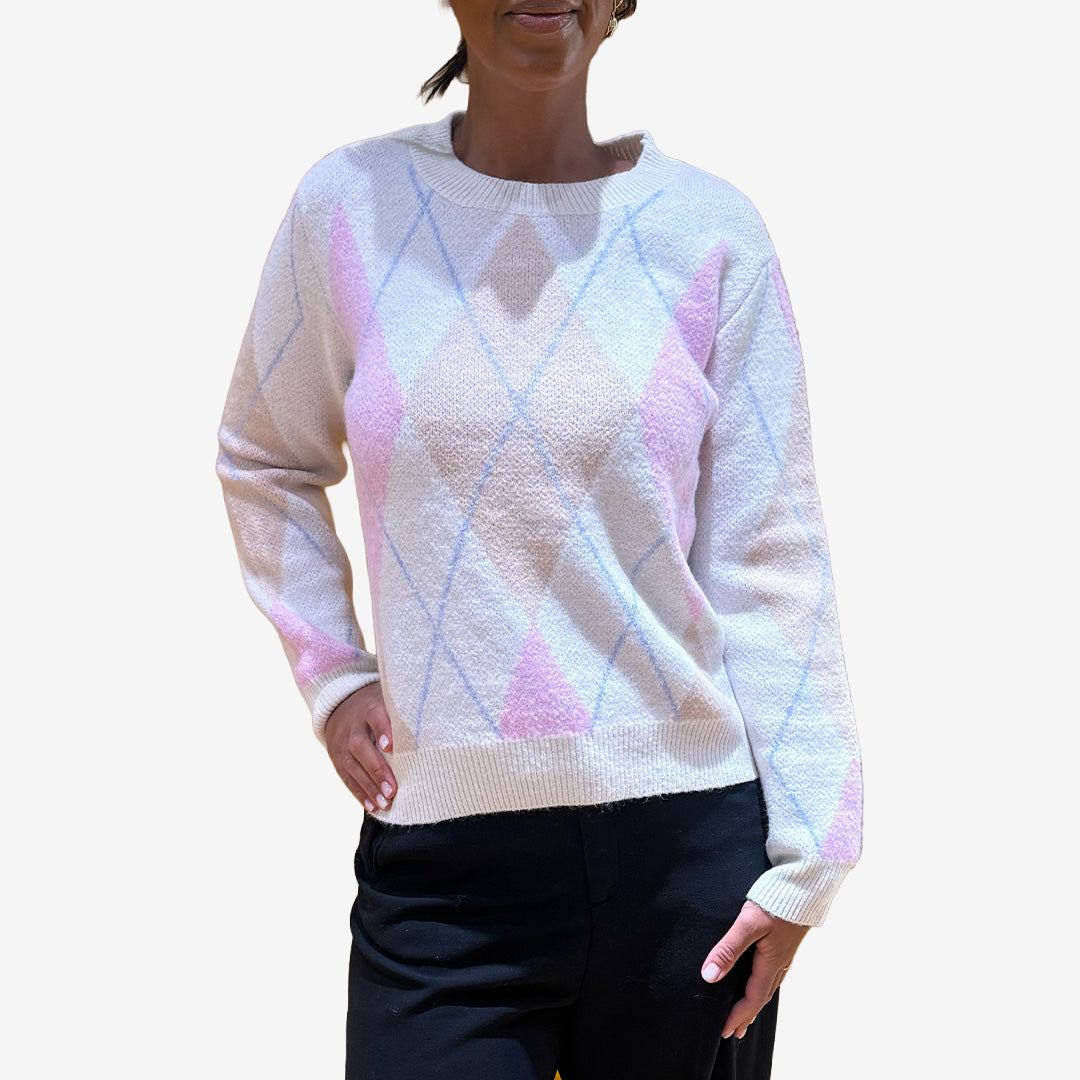 Stickad tröja i cream med rosa detaljer i mjuk och följsam kvalitet