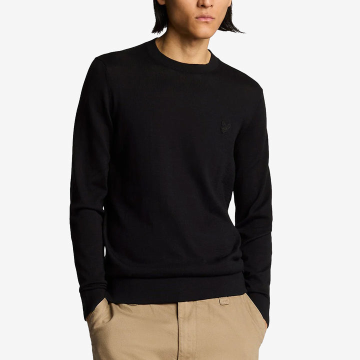 Superfine stickad tröja i Jet Black med rund hals modell KN2235TON