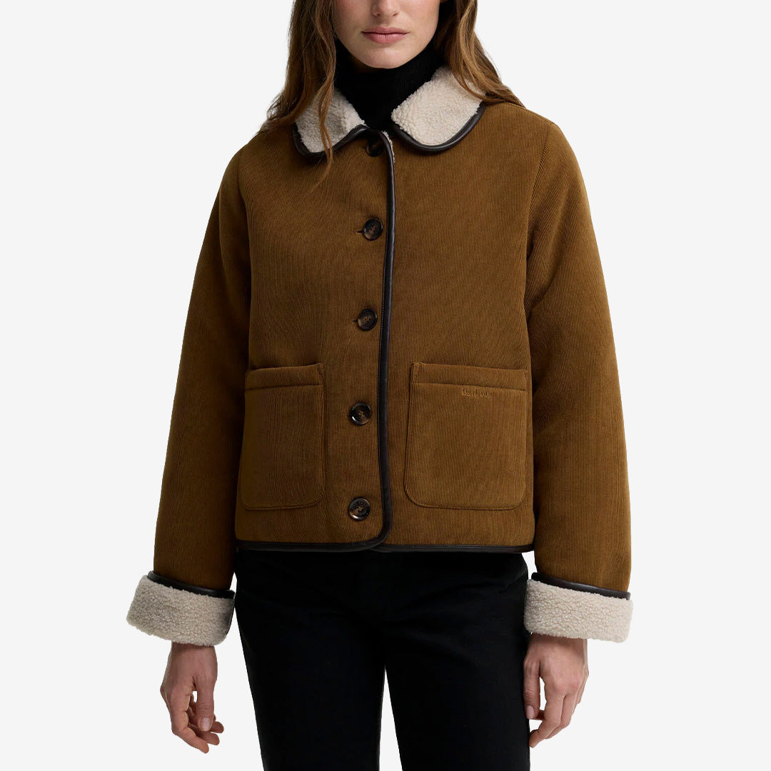 Barbour Penny Casual jacka i Tan Ecru med mjuk fleeceinsida, krage och praktiska framfickor.