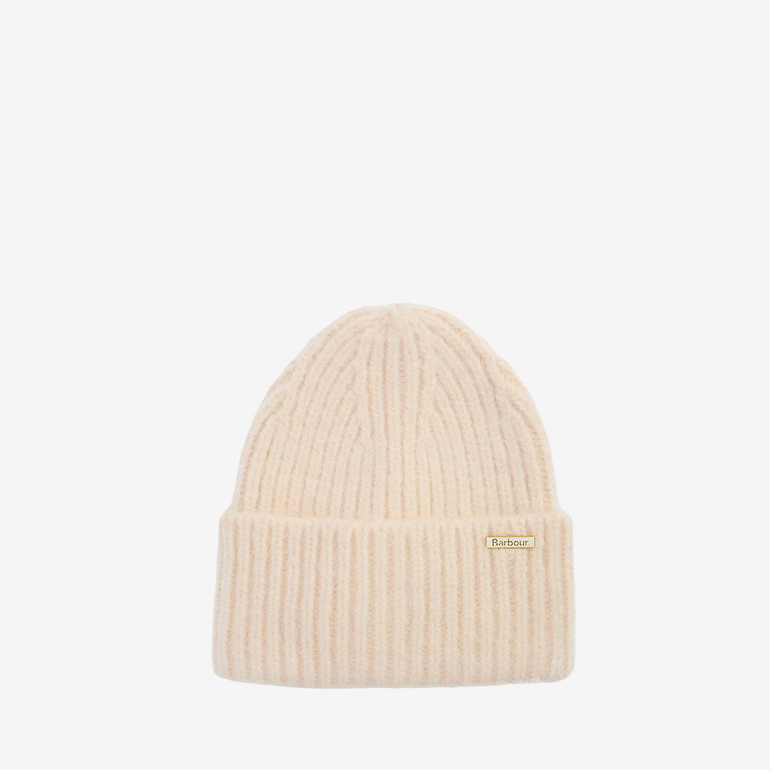 Barbour Meryl Beanie mössa i Heritage Cream med chunky stickning, uppvikt kant och diskret Barbour-märkning.