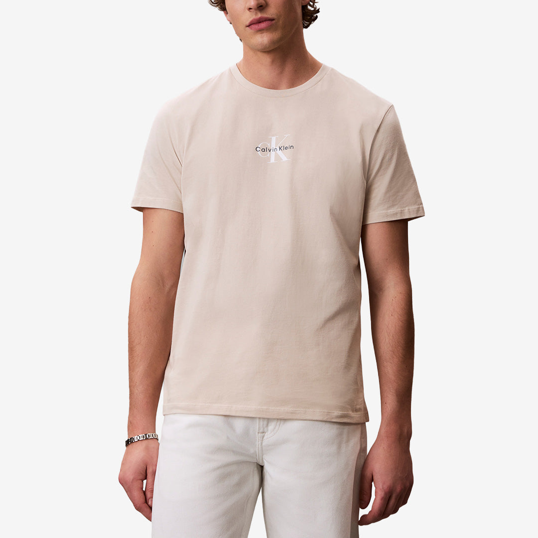 Beige graphic t-shirt SS 30S Micro Monolog i 100% bomull med logga framtill