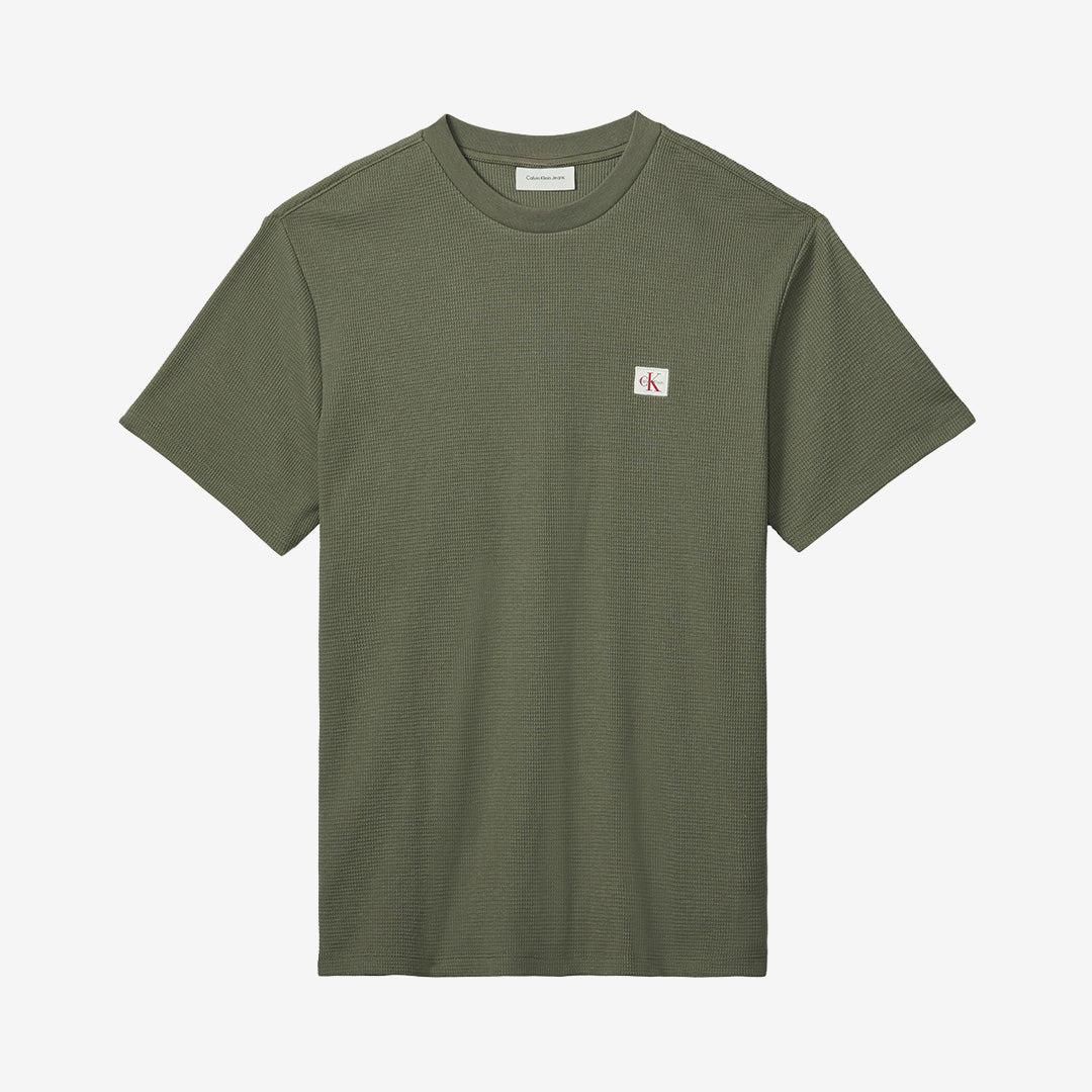 Waffle t-shirt SS Waffle Badge Crew i färgen Dusty Olive med diskret logga