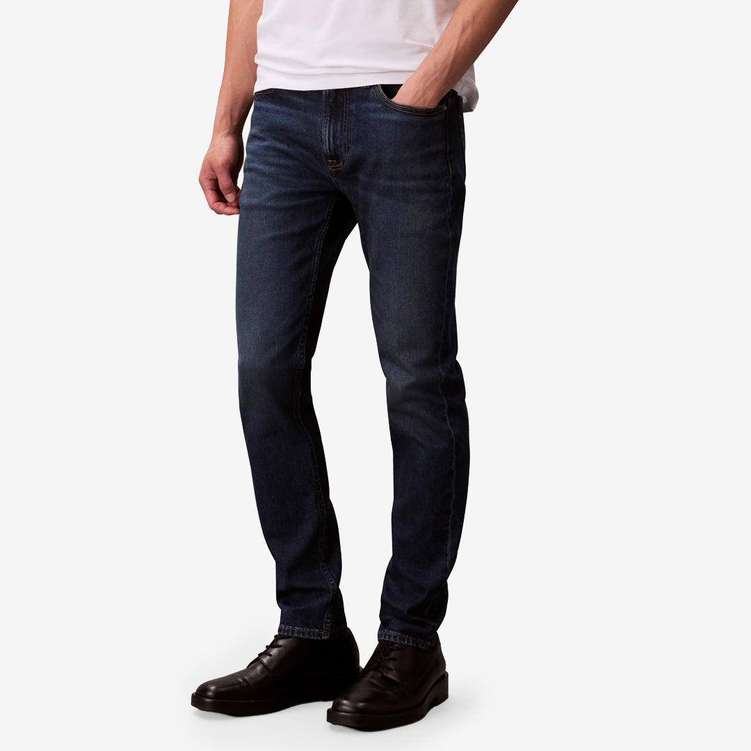 Calvin Klein Slim Taper Oil Slick jeans i mörk tvätt med slim passform