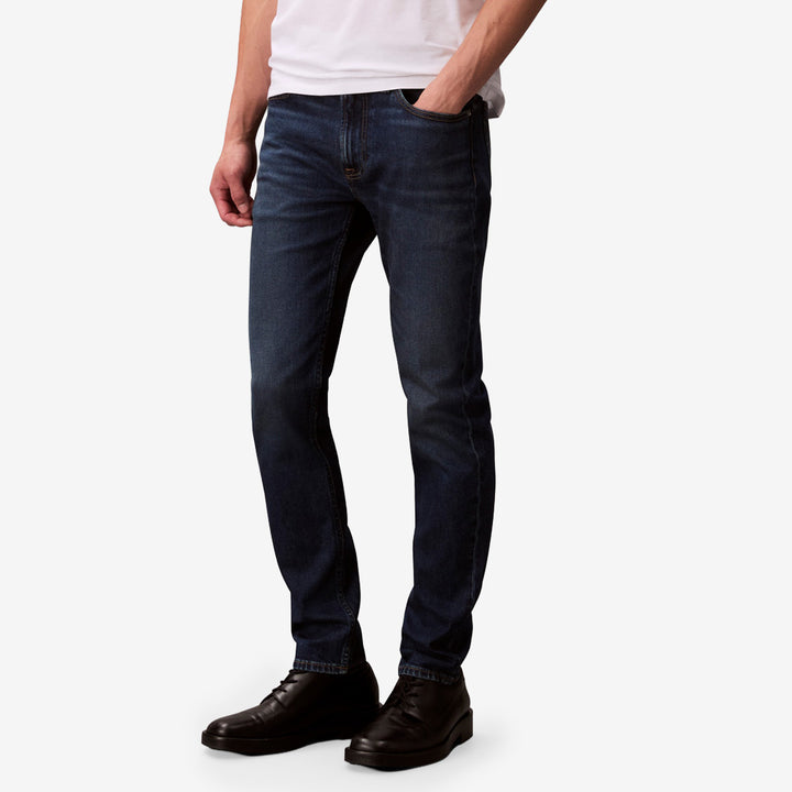 Calvin Klein Slim Taper Oil Slick jeans i mörk tvätt med slim passform