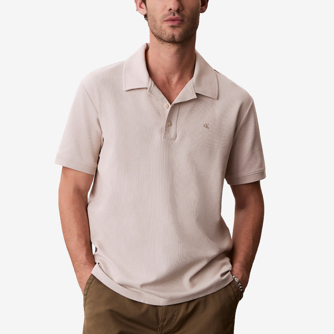 Pikétröja i Oatmeal med micro waffle-textur från Calvin Klein modell LV04RF205G