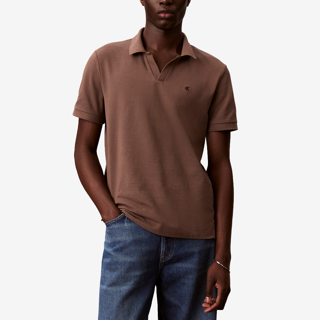 Open Collar Polo i Warm Oak från Calvin Klein modell LV04RF215G