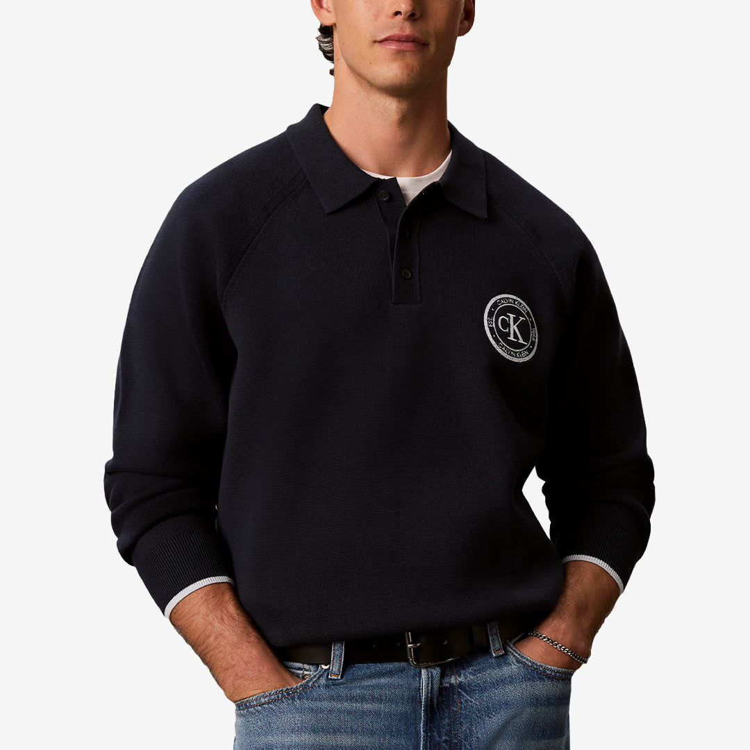 Calvin Klein Varsity Logo Polo för herr i blue med stickad design, polokrage och knappstängning framtill.