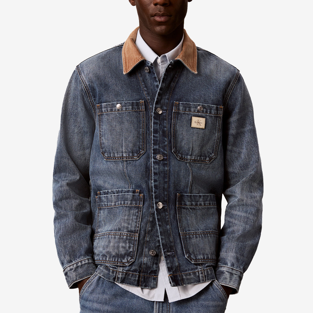 Calvin Klein Short Line Classic Chore Jacket för herr i blue, tillverkad i 100% bomull med klassisk arbetsjackeinspirerad design.