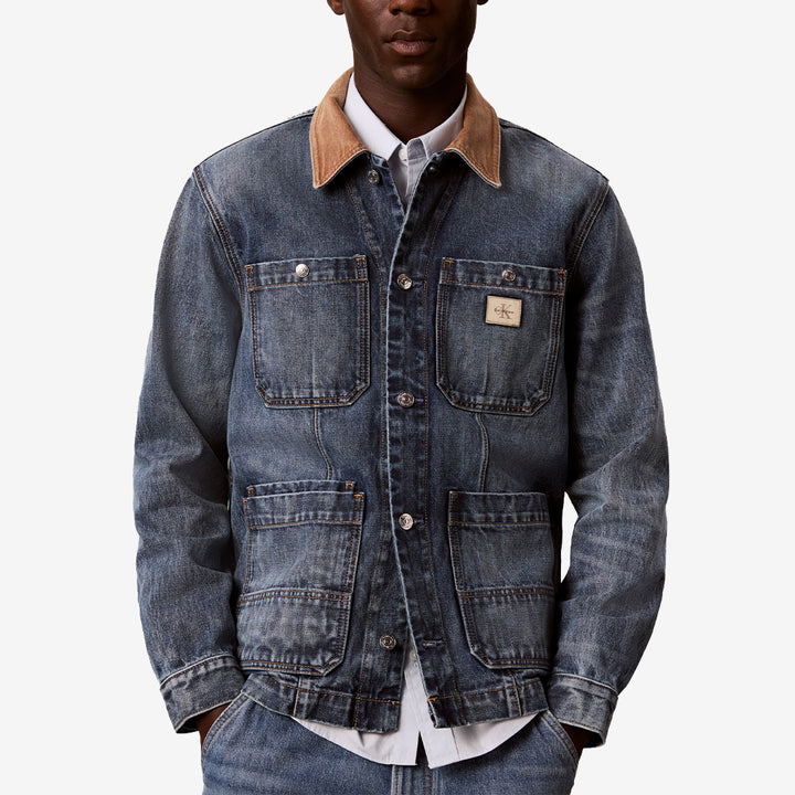 Calvin Klein Short Line Classic Chore Jacket för herr i blue, tillverkad i 100% bomull med klassisk arbetsjackeinspirerad design.