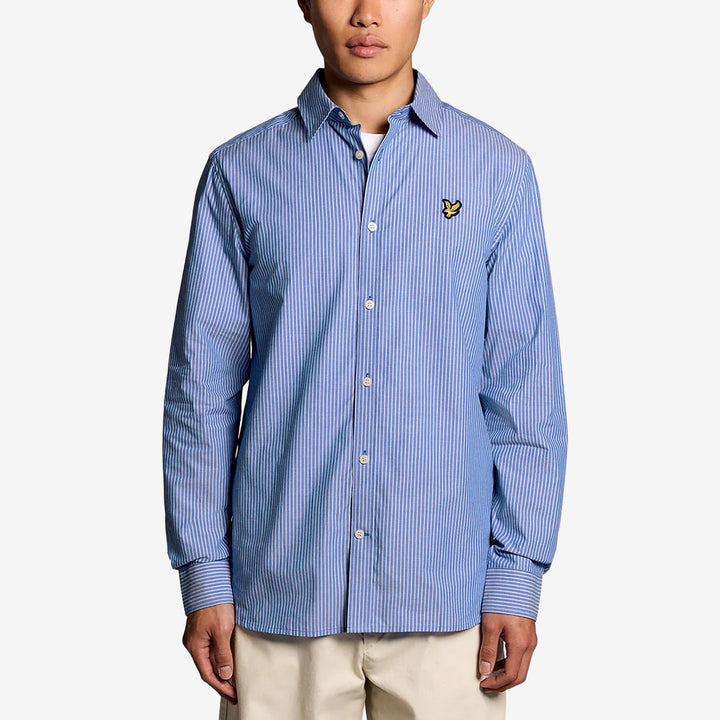 Randig bomullsskjorta i Lucid Blue/White med regular fit modell LW2403V