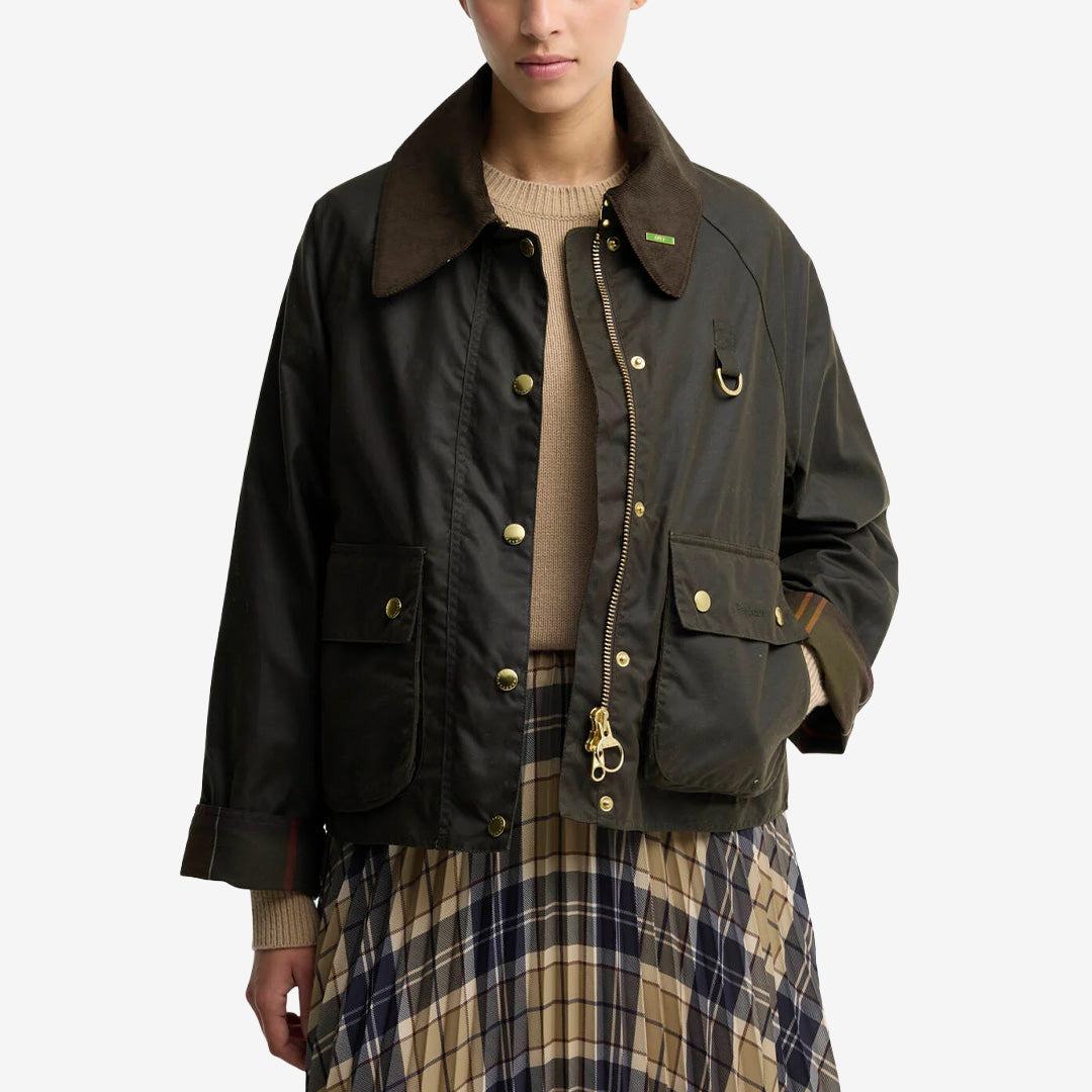 Barbour Icons Modern Spey Waxed Jacket vaxjacka i Olive/Classic med manchesterkrage och praktiska framfickor.