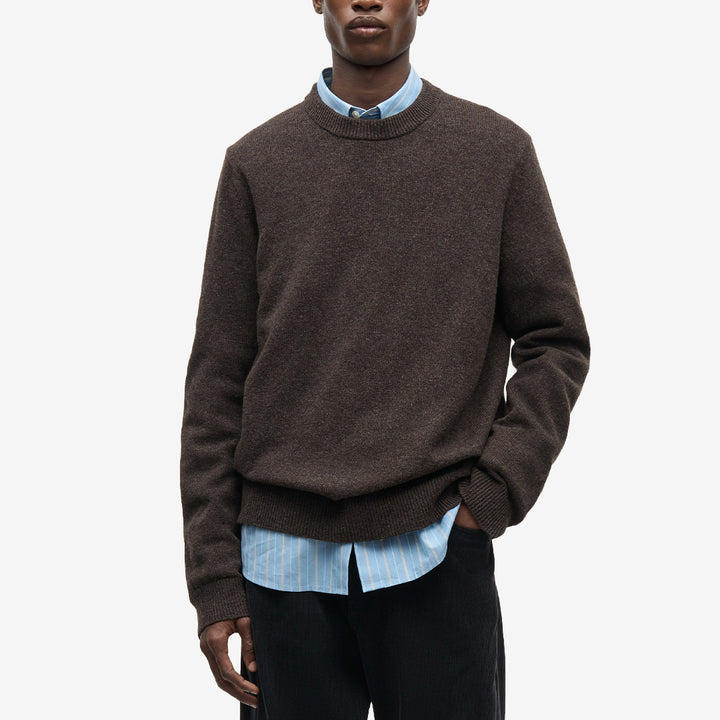 Samsøe Samsøe Isak Knit Sweater Delicioso, brun stickad tröja i merinoull med lång ärm och rund halsringning.