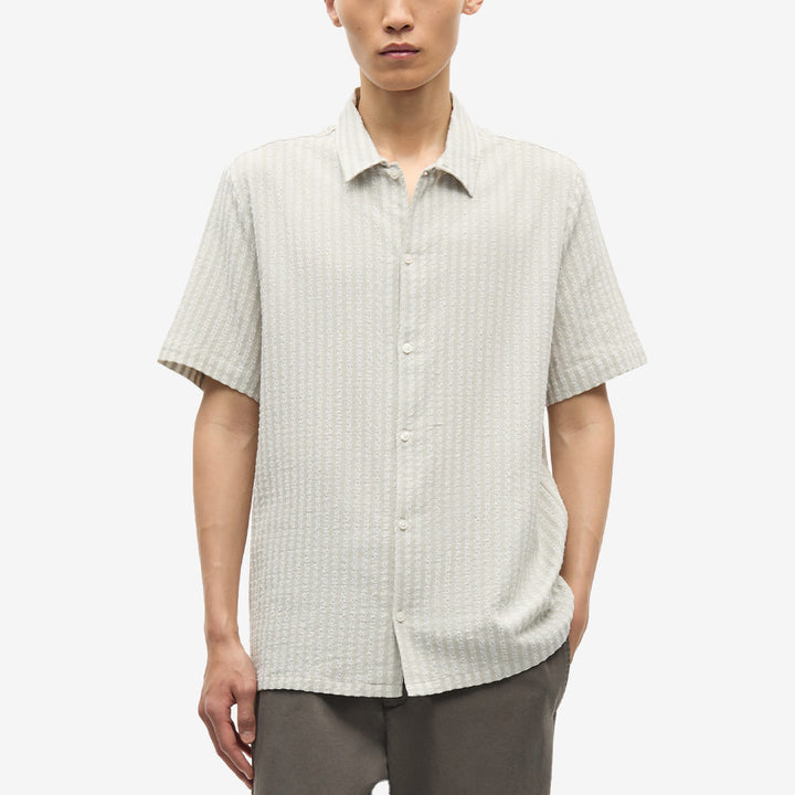 Kortärmad skjorta från Samsøe Samsøe för herr i elastisk bomull med klassisk knäppning.