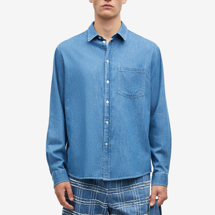 Saryan P Shirt i färgen Light Chambray, skjorta i ekologisk bomull med klassisk passform