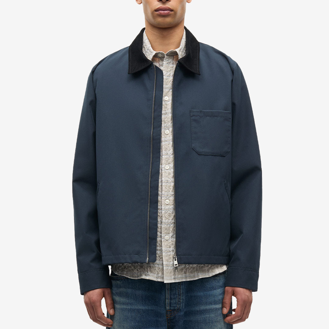 Skjortjacka från Samsøe Samsøe för herr i färgen Salute med tvåvägsdragkedja och cordkrage.