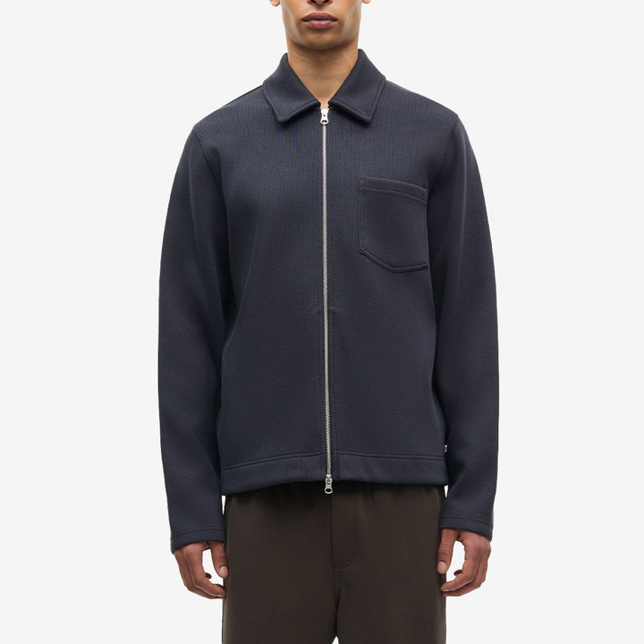 Full zip sweatshirtjacka från Samsøe Samsøe för herr i färgen Salute med skjortkrage och bröstficka.