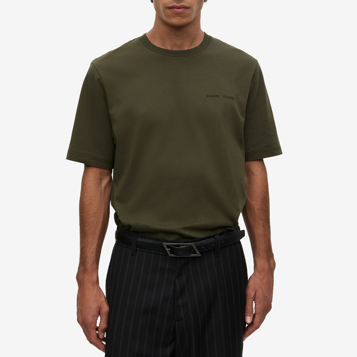 Samsøe Samsøe Sajesper T-shirt Forest Night, T-shirt med korta ärmar, rund halsringning och broderad logotyp på bröstet.