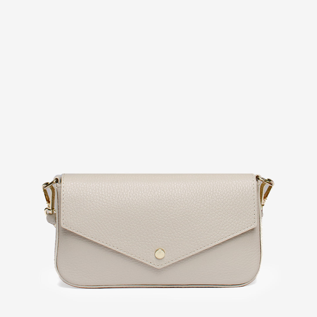 Latalia Mini-kuvert Väska beige i läder med kort axelrem, avtagbar kedjerem, magnetknapp och innerficka