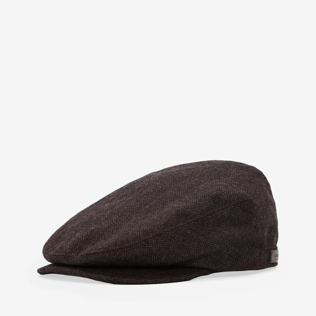 Barbour Barlow Flat Cap i Brown med nedsydd skärm, quiltad krona och klassiskt tartanfoder.