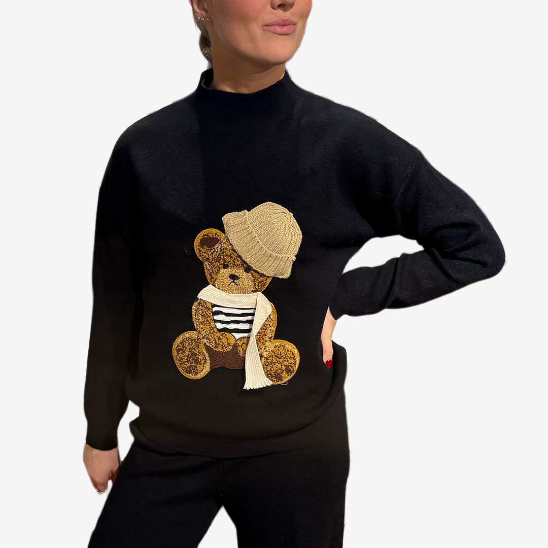Stickad tröja svart MM97 med nallemotiv på framsidan.