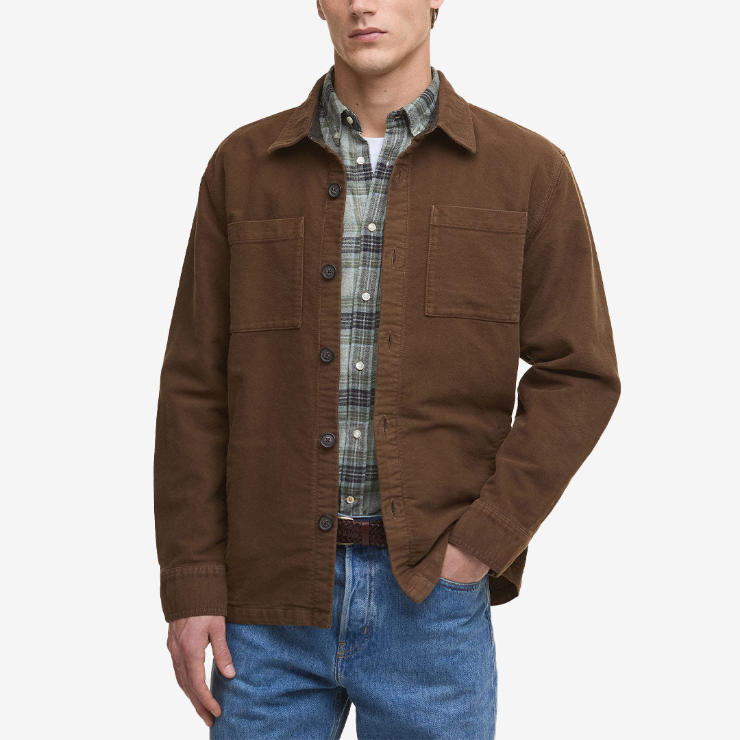 Barbour Regular Moleskin Overshirt i mörksand med bröstfickor och tartandetaljer