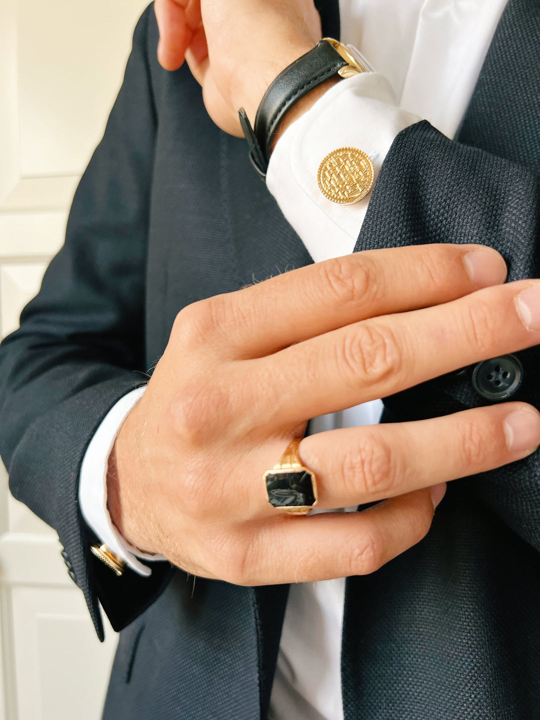 Knapp-smycke Magnus för herr i guld från The Shoelace Brand