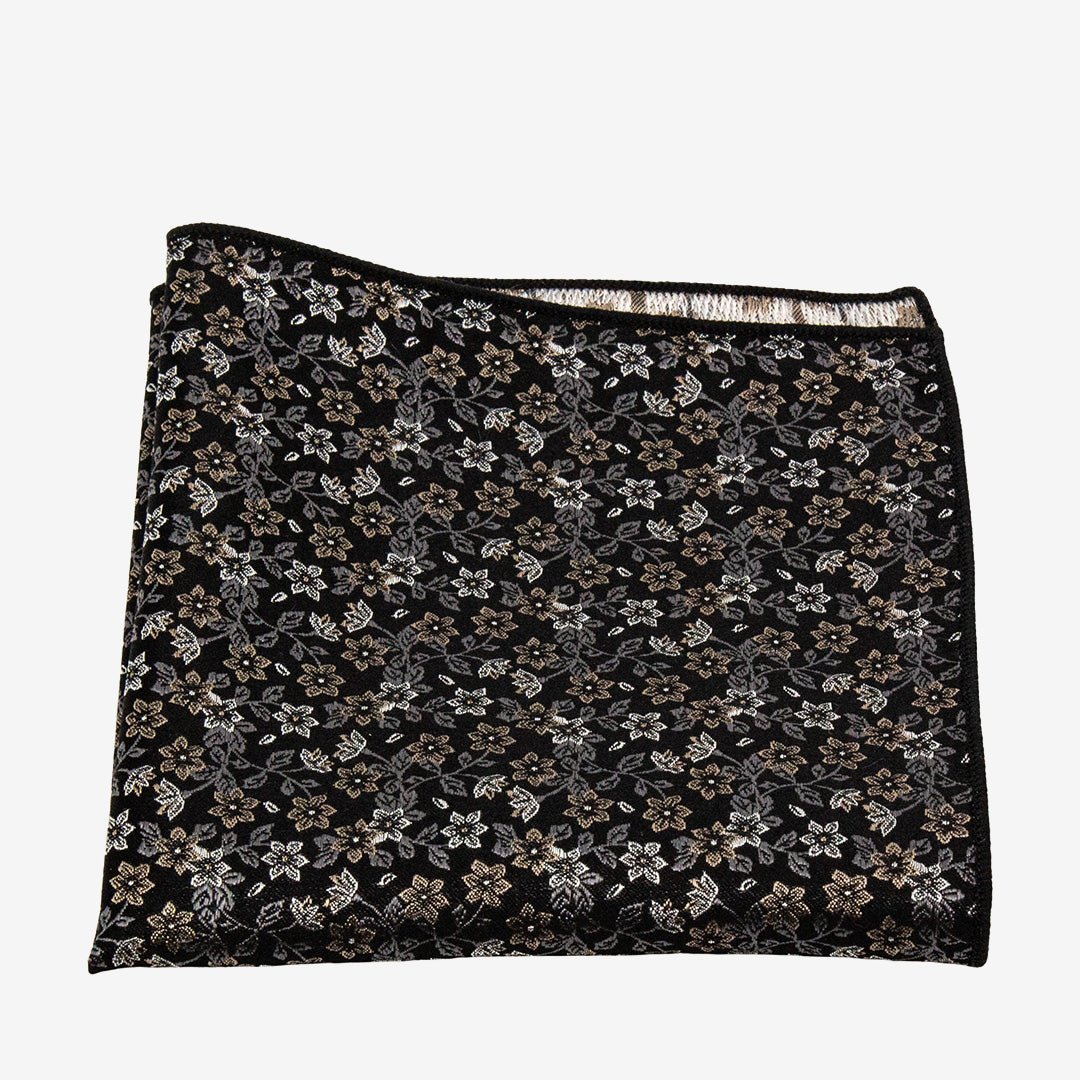 Seven East Kliplev Hankie näsduk i Black i 100% siden, 18 x 18 cm.