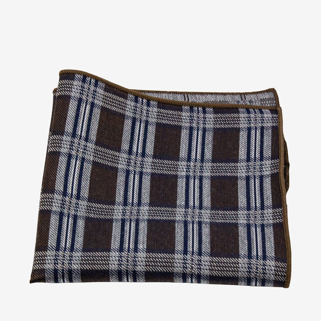 Seven East Haderslev Hankie mönstrad näsduk i Brown i 100% siden, 18 x 18 cm.