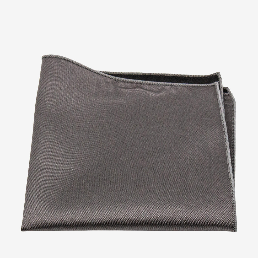 Seven East Hejls Hankie näsduk i Grey i 100% siden, 18 x 18 cm.