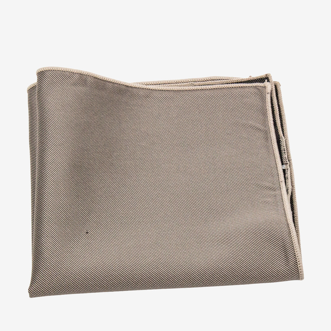 Seven East Toftlund Hankie näsduk i Sand i 100% siden, 18 x 18 cm.