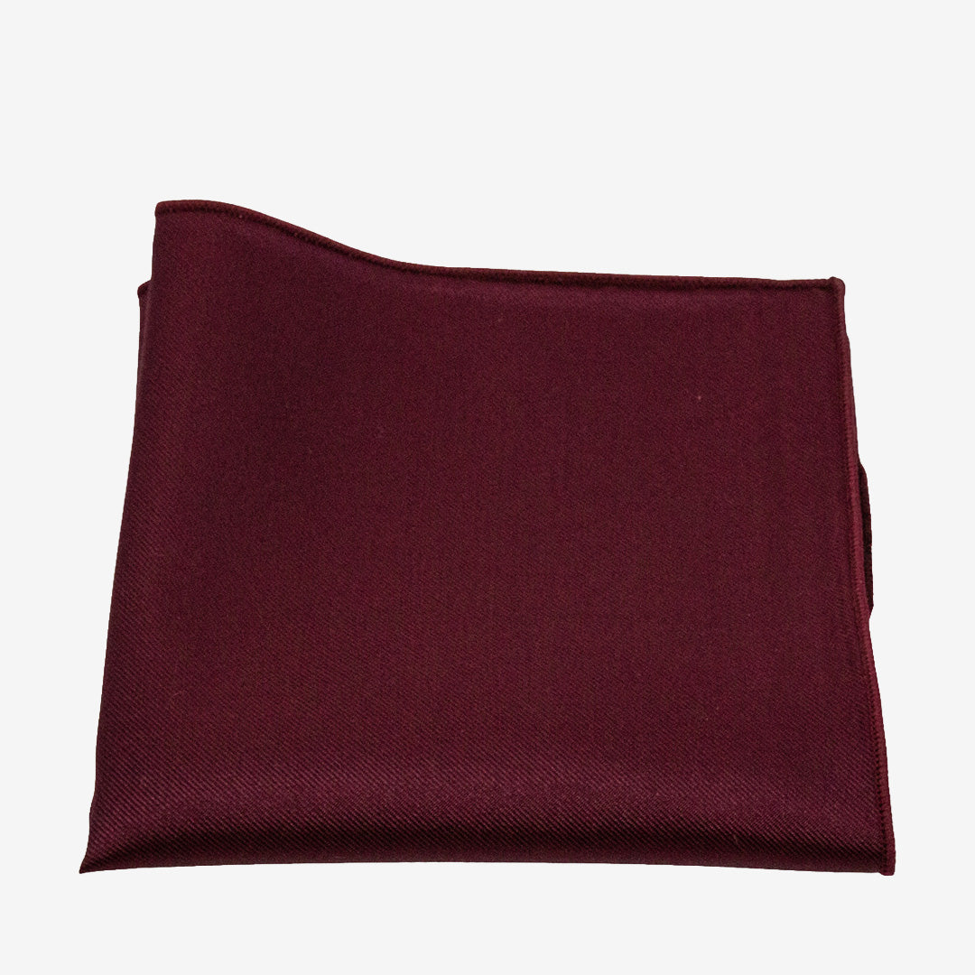 Seven East Arnum Hankie näsduk i Burgundy i 100% siden, 18 x 18 cm.