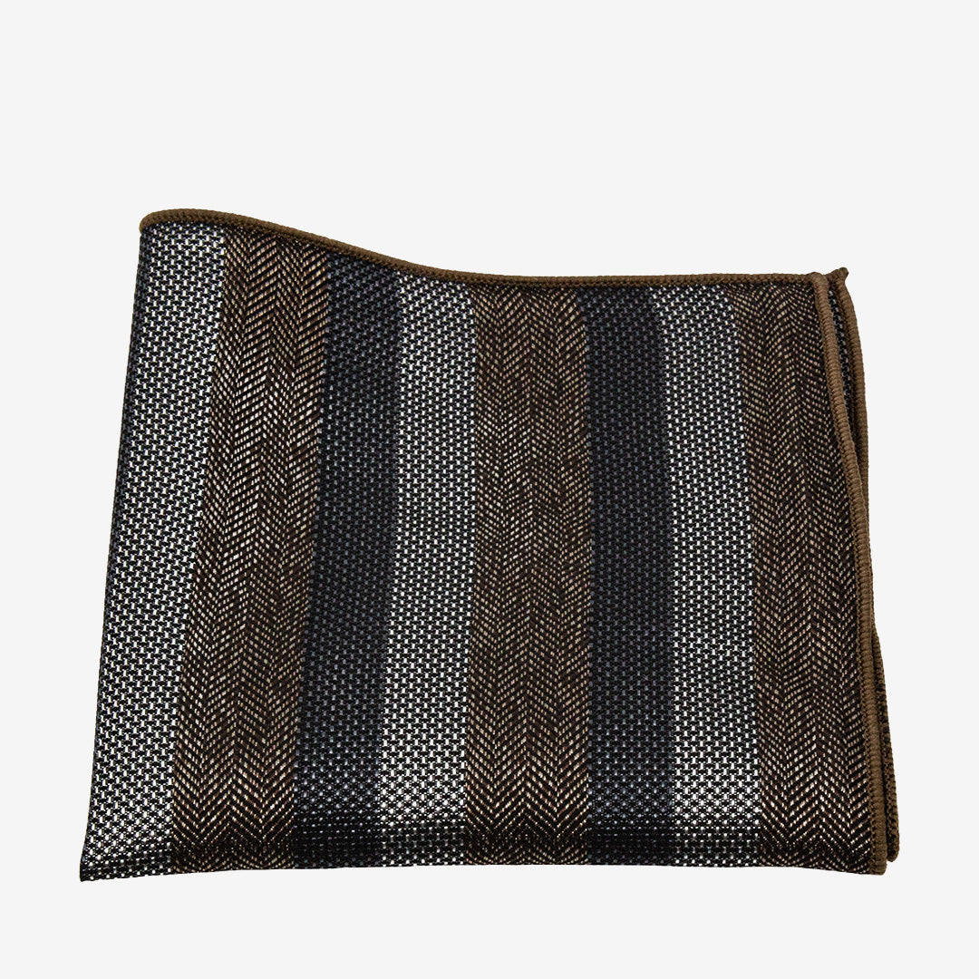 Seven East Bjert Hankie näsduk i Grey i 100% siden, 18 x 18 cm.