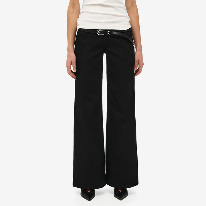 EVA Low Scuba Black svarta jeans med låg midja i mjuk stretchig materialmix