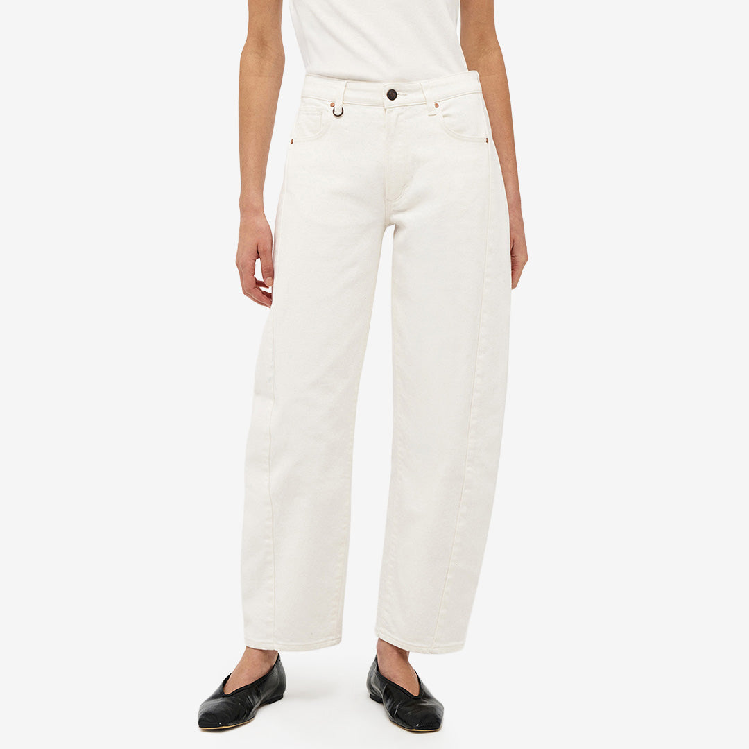 Neuw N61J44 Amber Barrel Fresh vita jeans med barrel-passform och modern silhuett för dam