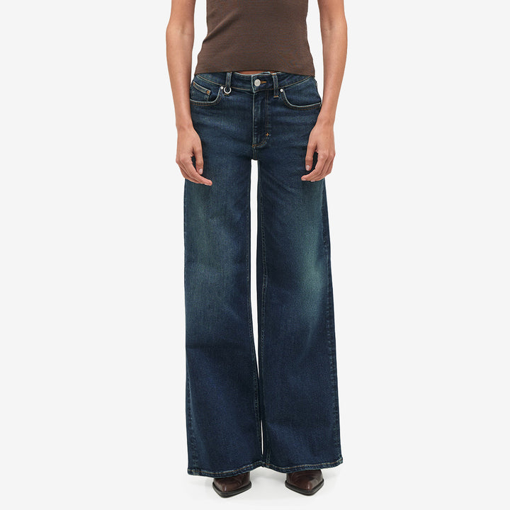 Neuw Eva Wide jeans för dam i Dark Vintage Indigo med wide leg-passform och ekologisk stretchdenim.