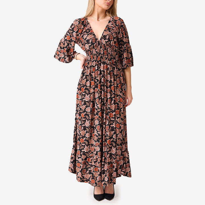 NL258816 svart klänning i stretchmaterial – elegant och bekväm