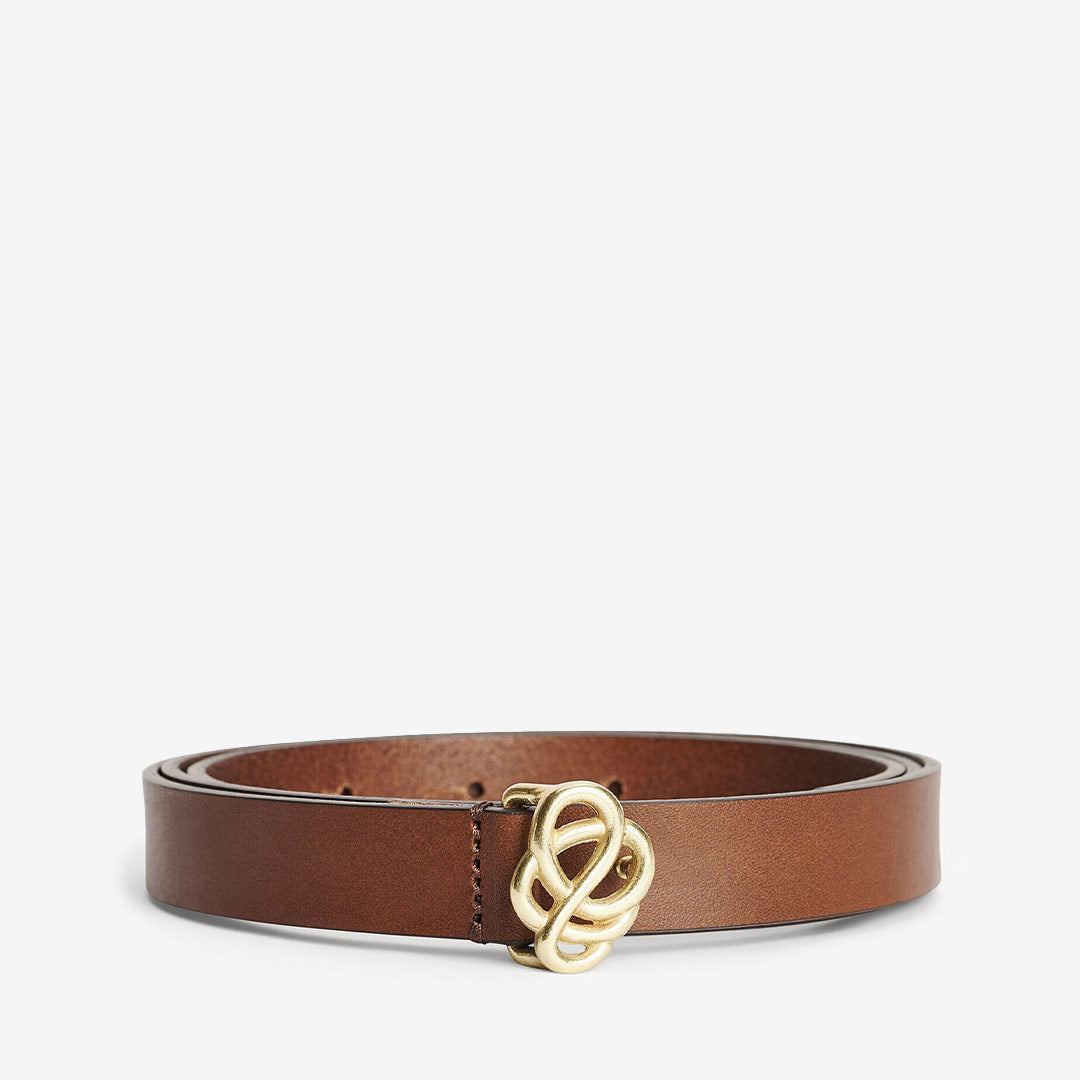 By Malene Birger Ouma Belt – brunt läderbälte med guldfärgad spänne