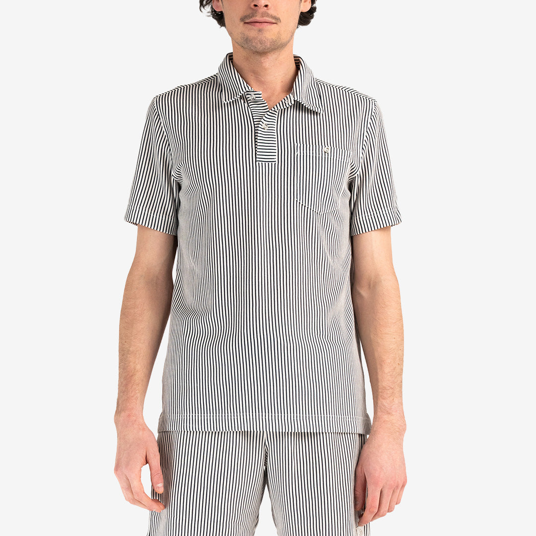 Pelle P Brassie Polo unisex Dk Navy Stripe med bröstficka och korta ärmar