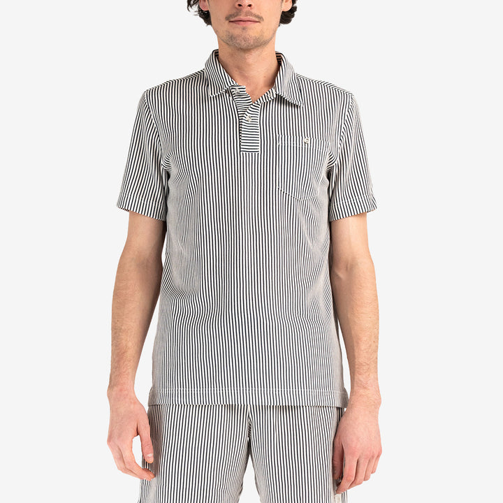 Pelle P Brassie Polo unisex Dk Navy Stripe med bröstficka och korta ärmar