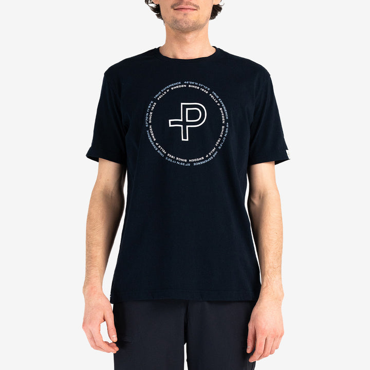 Pelle P Perus Organic Logo Tee herr navy blue med rund hals och logo